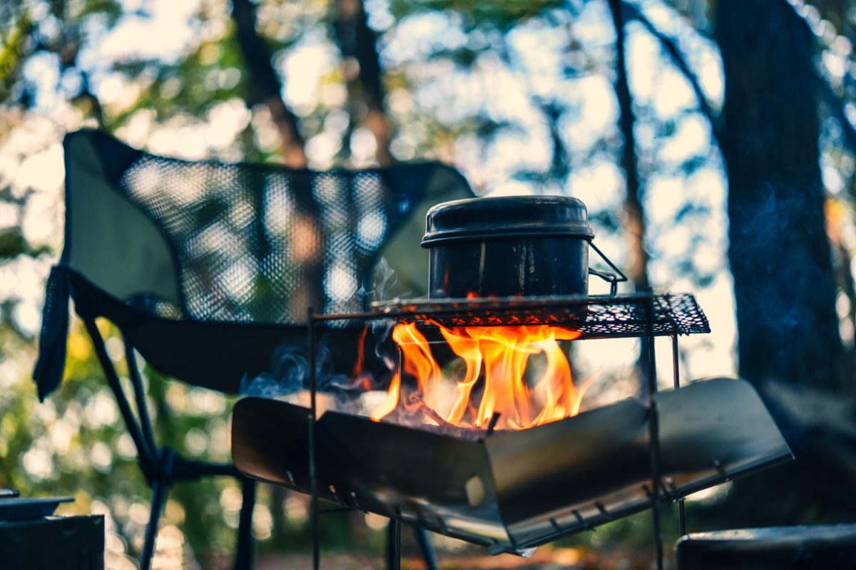 ソロキャンプ向きの焚き火台25選｜軽さ・コンパクトさより大事な点とは