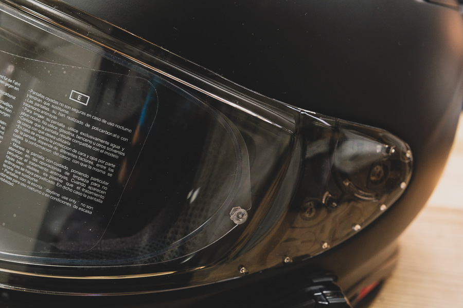 SHOEI Z-8 用に中華製の「CWR-F2 フォトクロミックシールド」を購入し