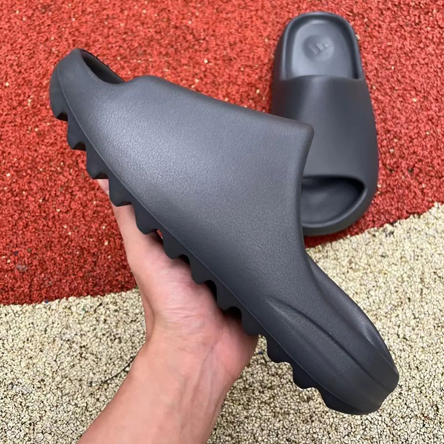 YEEZY SLIDE シリーズより新色「ONYX」を含む 3カラーが発売！2022年3