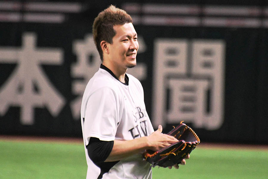 鷹・千賀が「むっちゃ笑顔」 男前スーツ写真にファン歓喜「かっこいい
