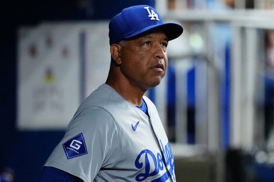 ロバーツ監督を解雇せよ」 相次ぐ痛烈批判も…主力選手が力説「評価され