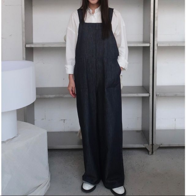 サロペット ゆったりシルエットのノースリーブジャンプスーツ フリル