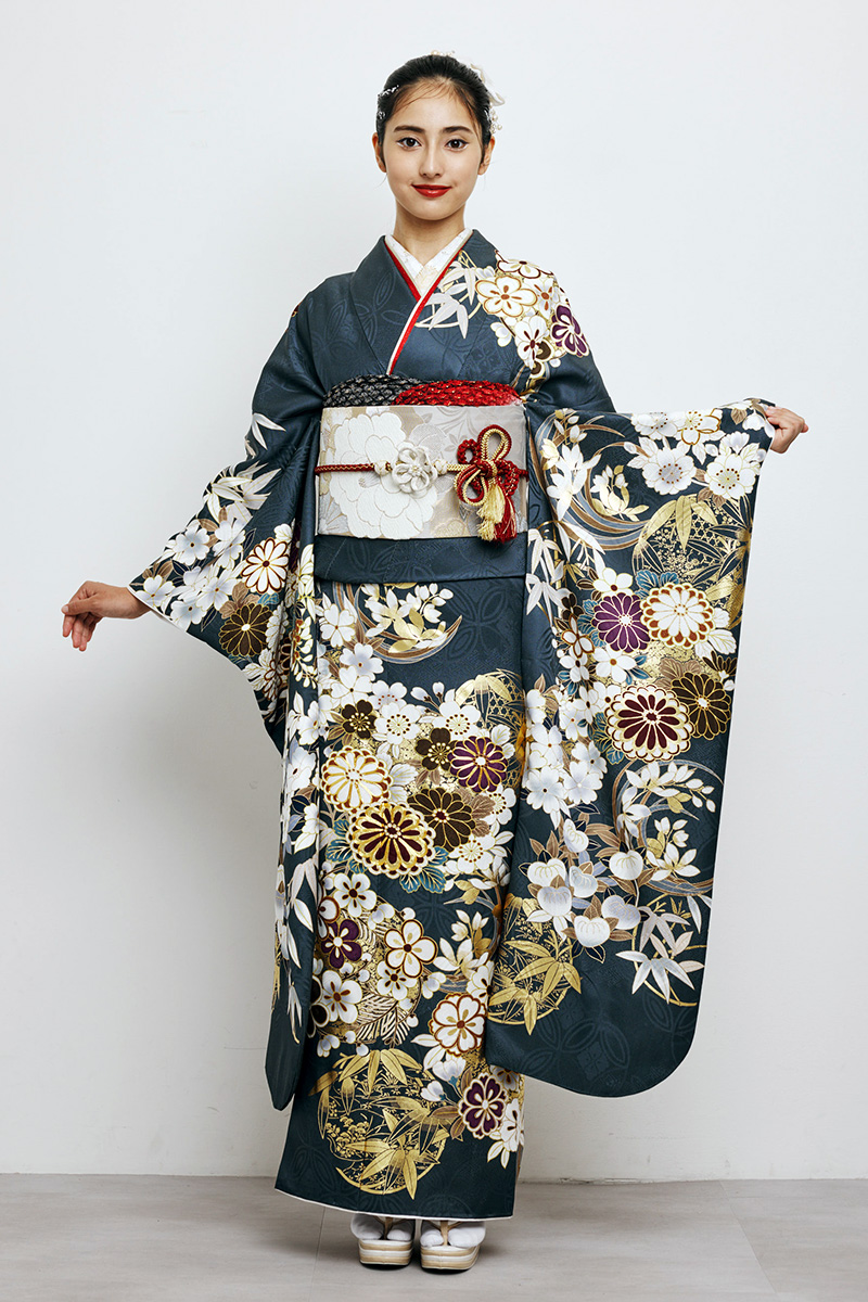 紺地に扇子・雲取り・貝桶文様の牡丹柄振袖【MKK-005】｜まるやま・京