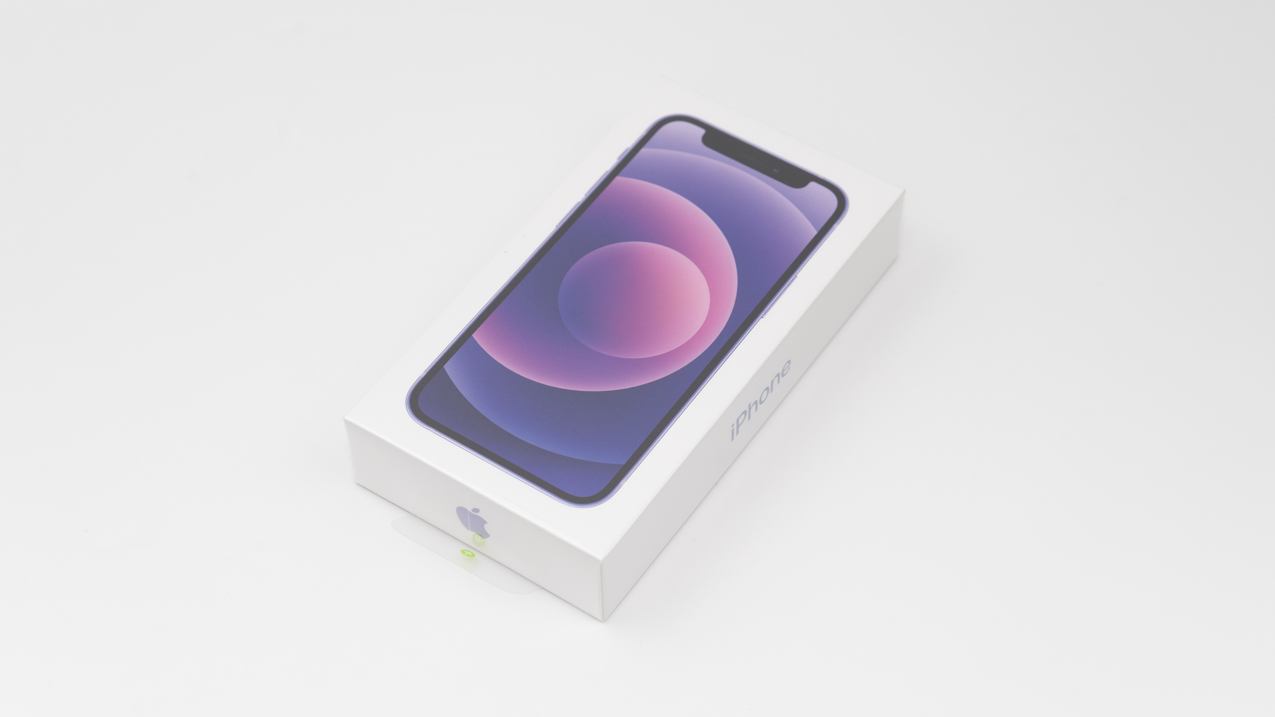 iPhone 12 mini「パープル」レビュー。iPhone 11と比較して深く青く