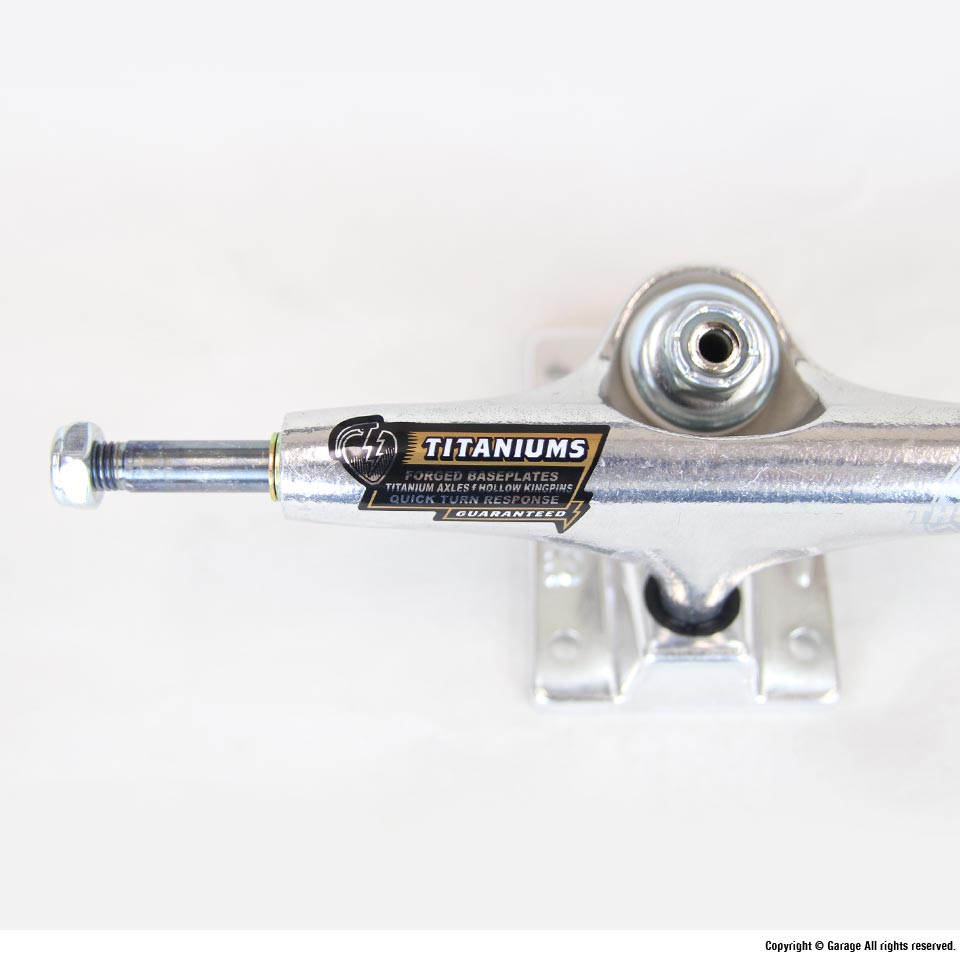 THUNDER TRUCKS POLISHED TITANIUM LIGHTS 145 SET スケートボード