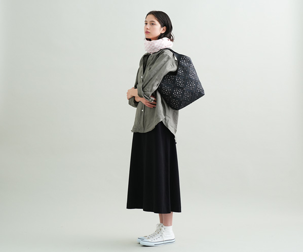 サスティナブルカットワーク トートバッグ（大）｜商品一覧 | 革財布
