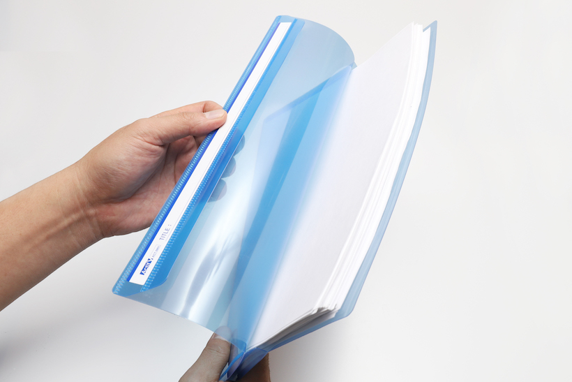 書類100枚をスッポリ！ クリアファイルをまとめて放り込めるクリア