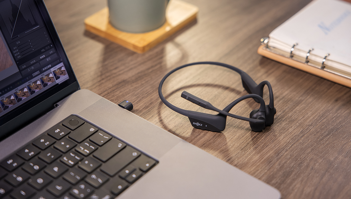 Shokzから通話品質に特化したビジネス向け骨伝導ヘッドセット