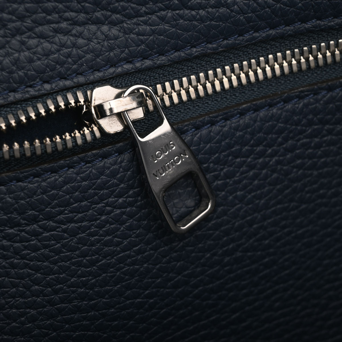 ルイヴィトンカバ ヴォワヤージュ ネイビー メンズ トリヨンレザー