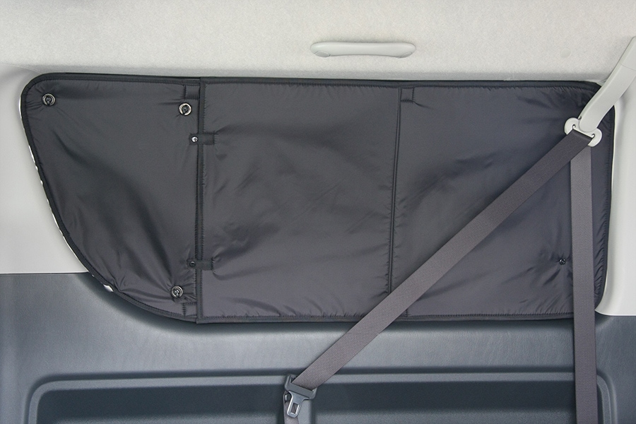 ハイエース専門店 ユーアイビークルのハイエース 遮光パッド リア7面