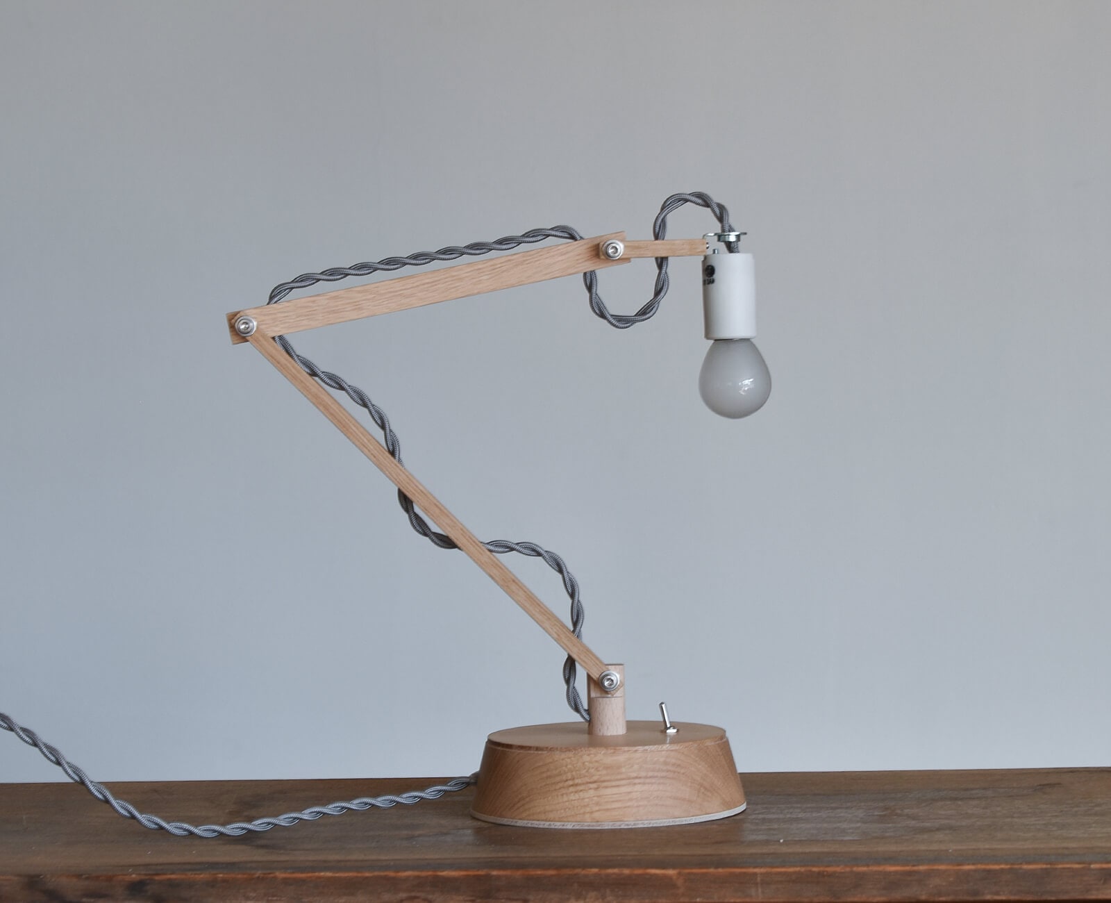 丸台座照明 / chikuni ｜ CATAWARA（カタワラ）