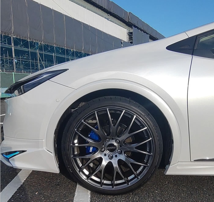 プリウス60系専用 ブレーキキャリパーカバーを販売中です。カスタム