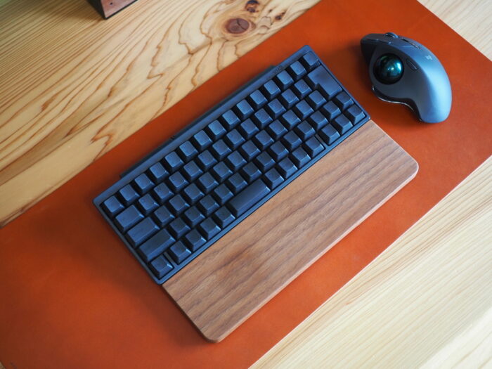 レビュー】本格レザーを求めるならGROVEMADEのレザーデスクマットが