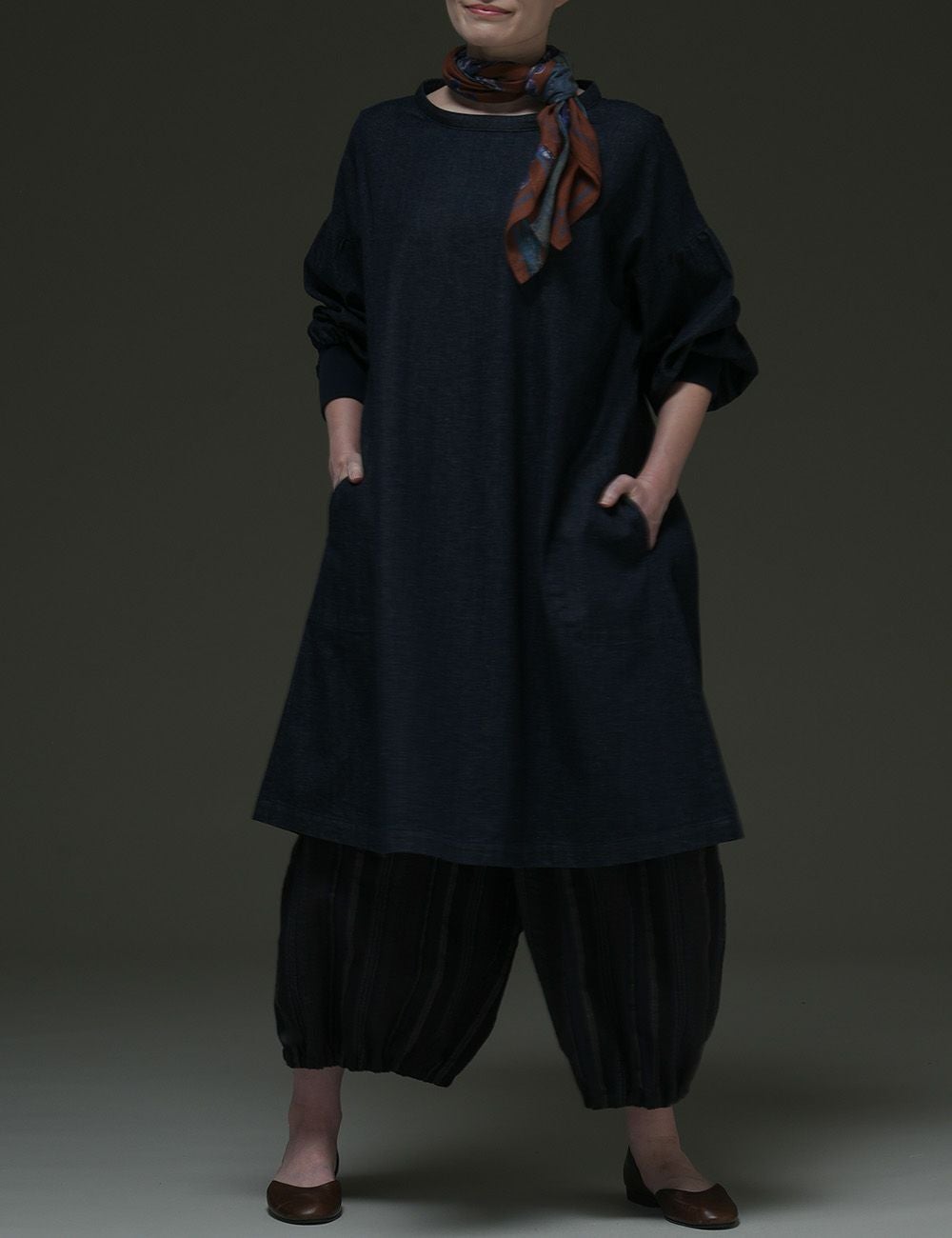 8オンスムラデニムワークワンピース | 石見銀山 群言堂オンラインストア