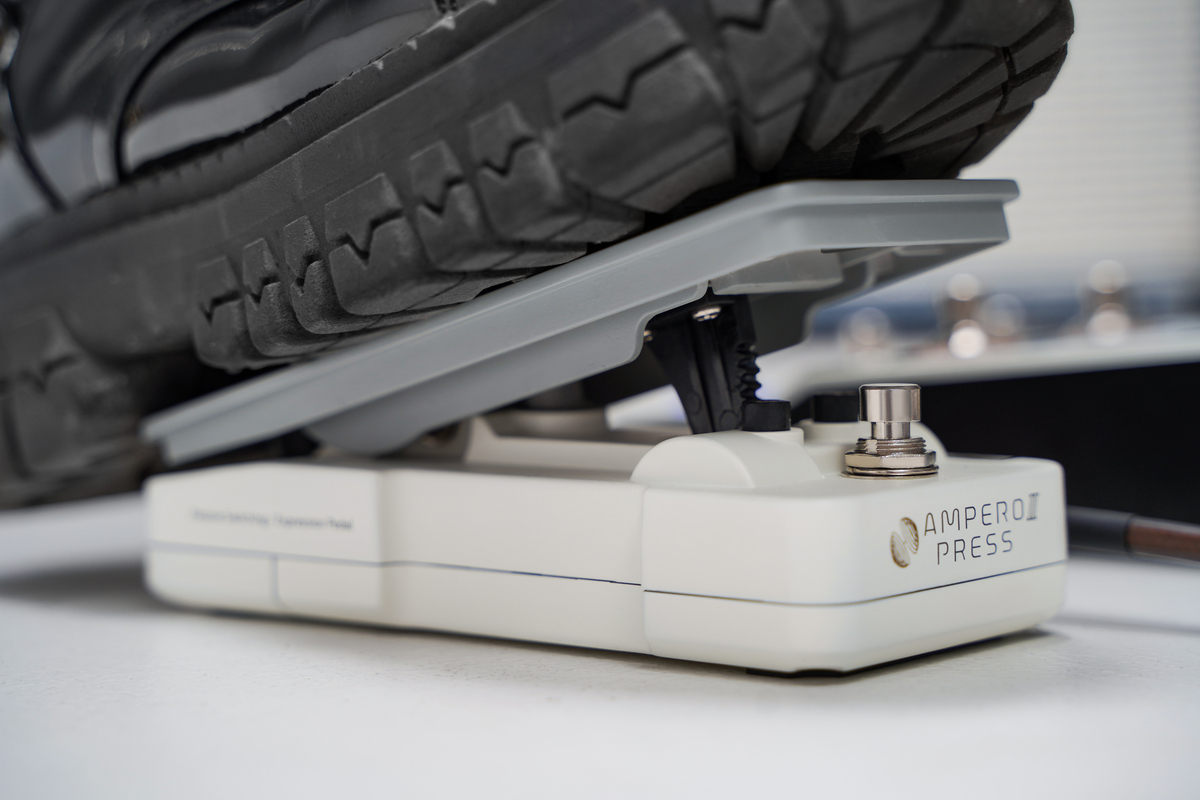 HOTONEよりフットスイッチ機能付きエクスプレッションペダル「AMPERO