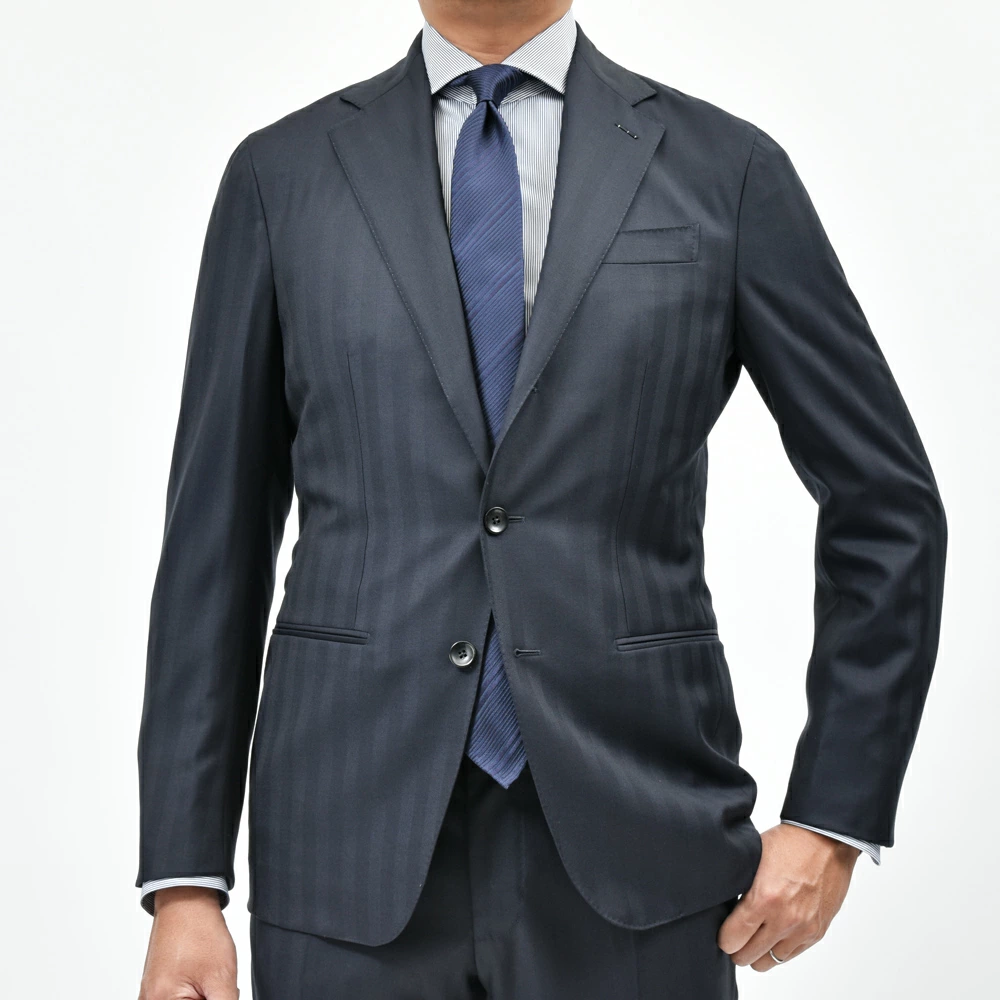 気合いの入るスーツです。GIANFRANCO BOMMEZZADRI(ジャンフランコ