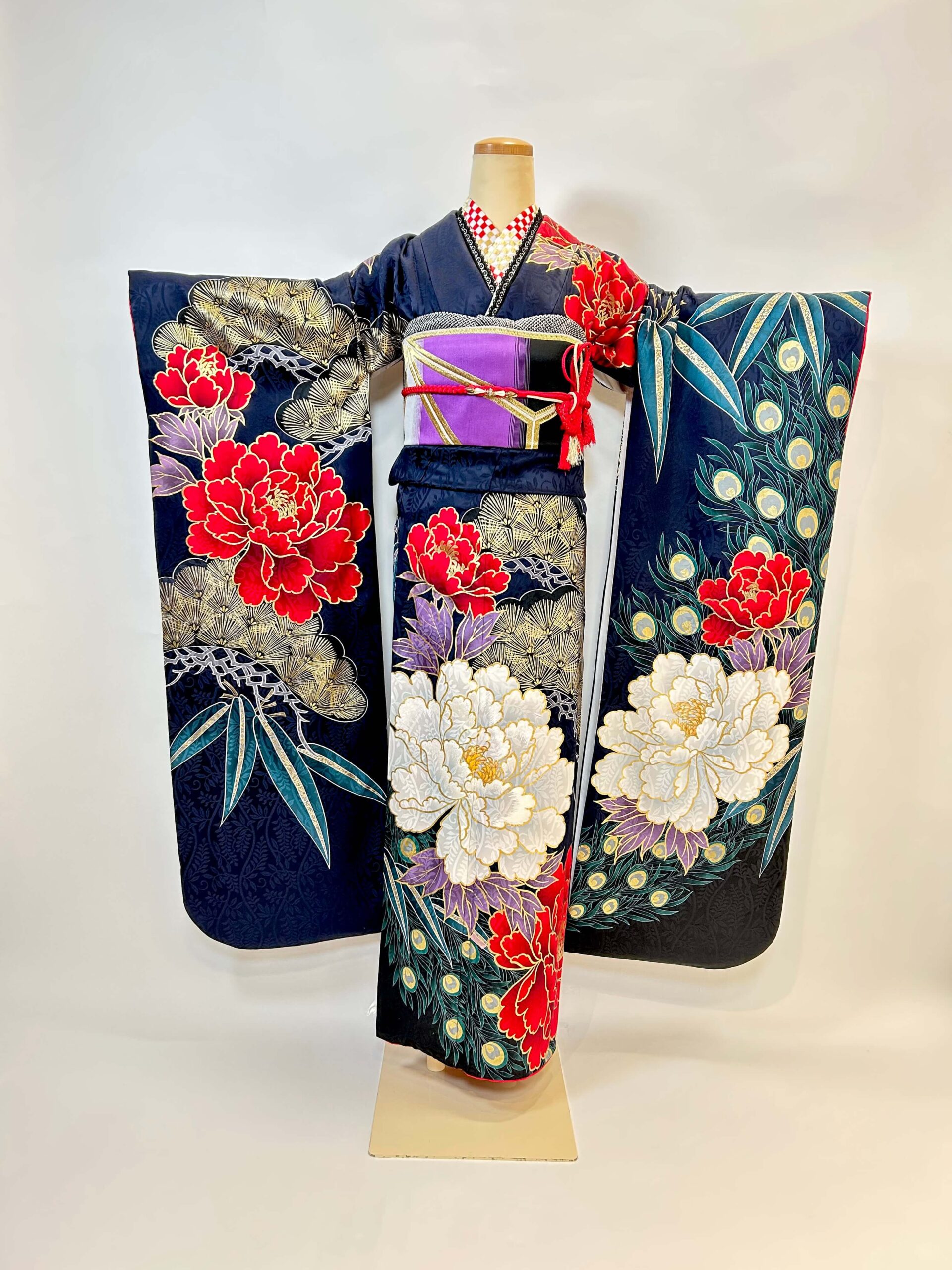 大柄松竹牡丹と孔雀柄のネイビー | 京都・大阪で振袖・前撮りのこと