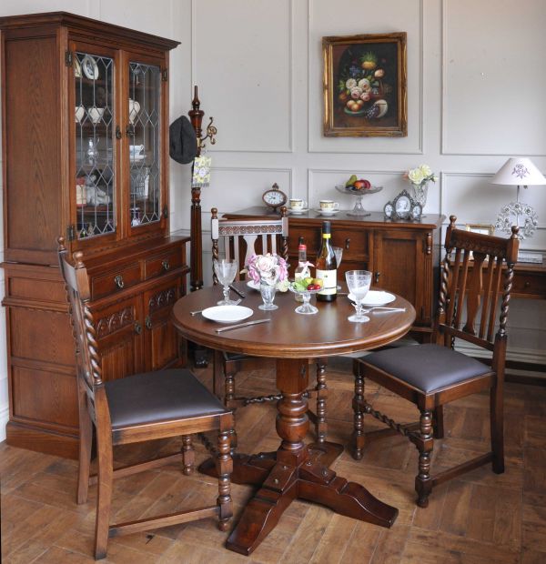 オールドチャームのおしゃれなアンティーク風キャビネット、ステンド