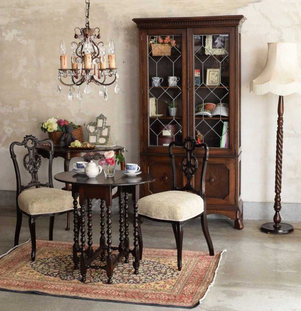 英国アンティークのおしゃれな伸長式テーブル、コンパクトなサイズが