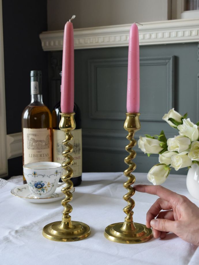 アンティークのおしゃれな真鍮製の燭台、ツイストのブラスキャンドル