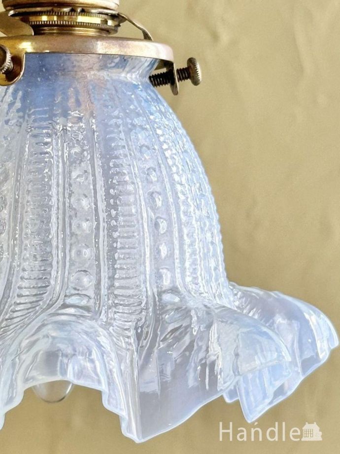 オパールセントガラスが美しいペンダントライト、イギリスから届いた