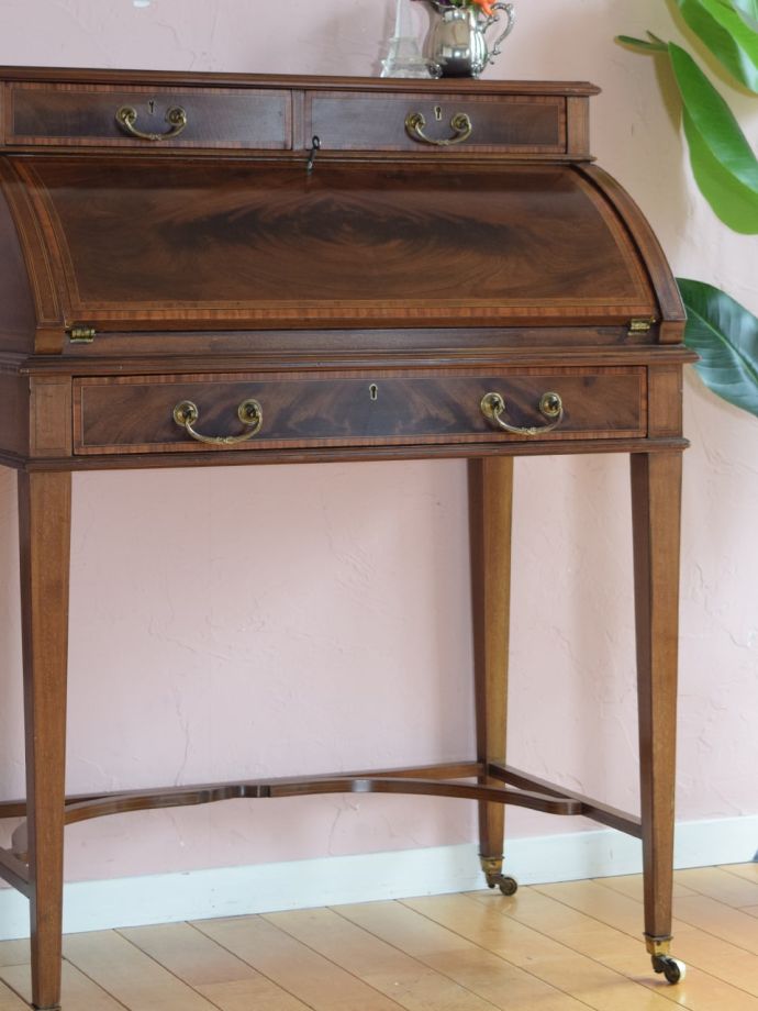 イギリスから届いたライティングビューロー、アンティークのおしゃれな