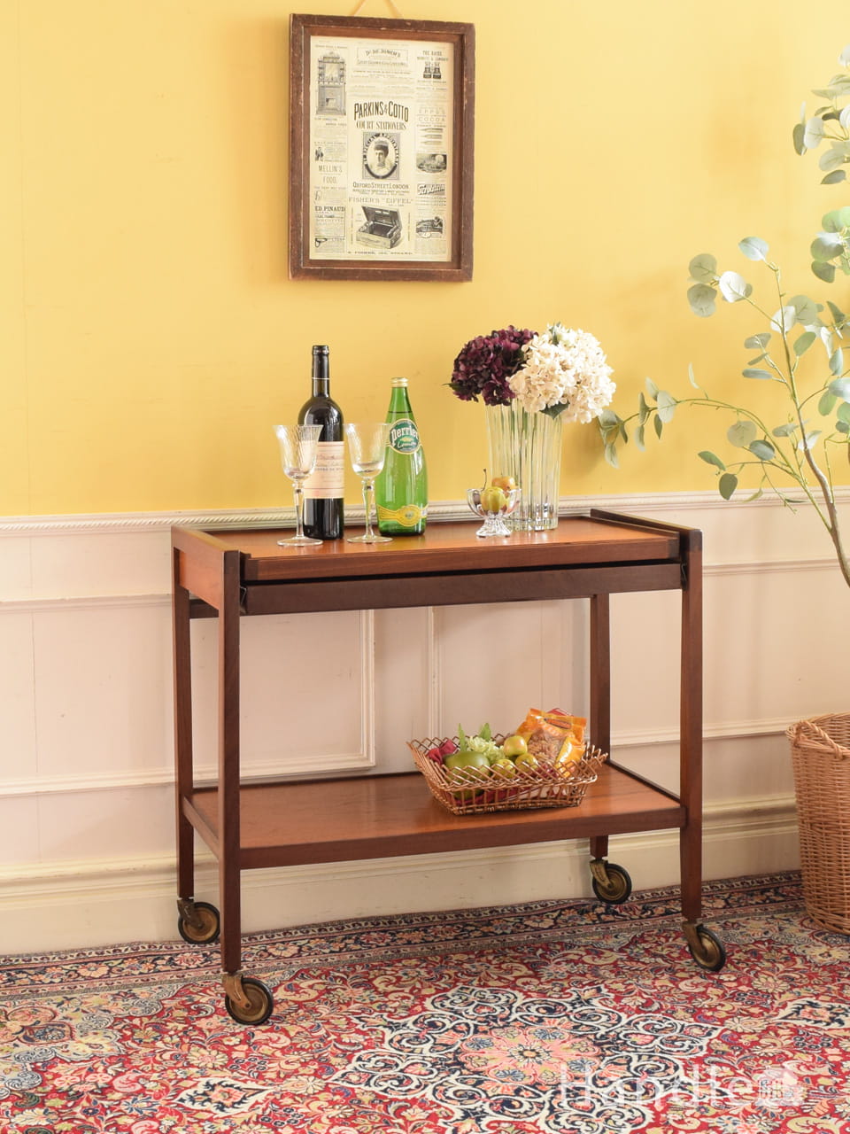 キッチン、ダイニングで使えるヴィンテージ家具、小ぶりなトロリー