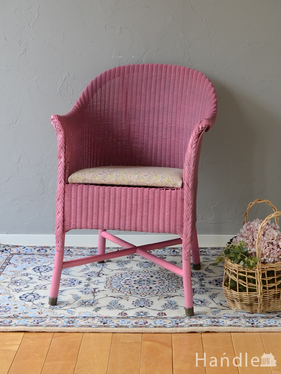 イギリスから届いたアンティークの椅子、リバティ座面が可愛いロイド