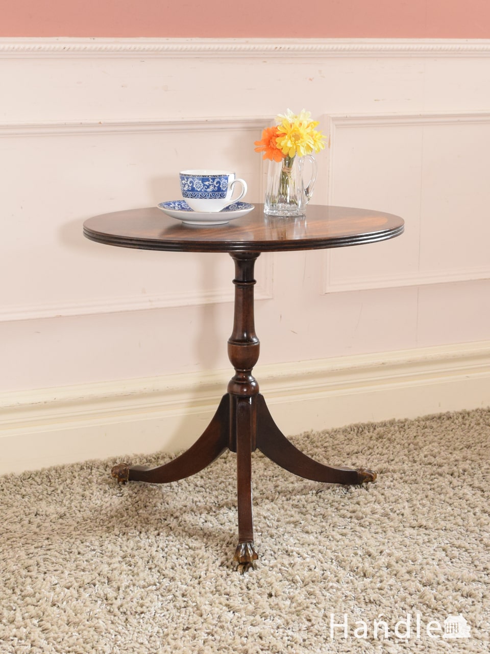 英国アンティーク家具、オーバル型の天板が美しいコーヒーテーブル(k