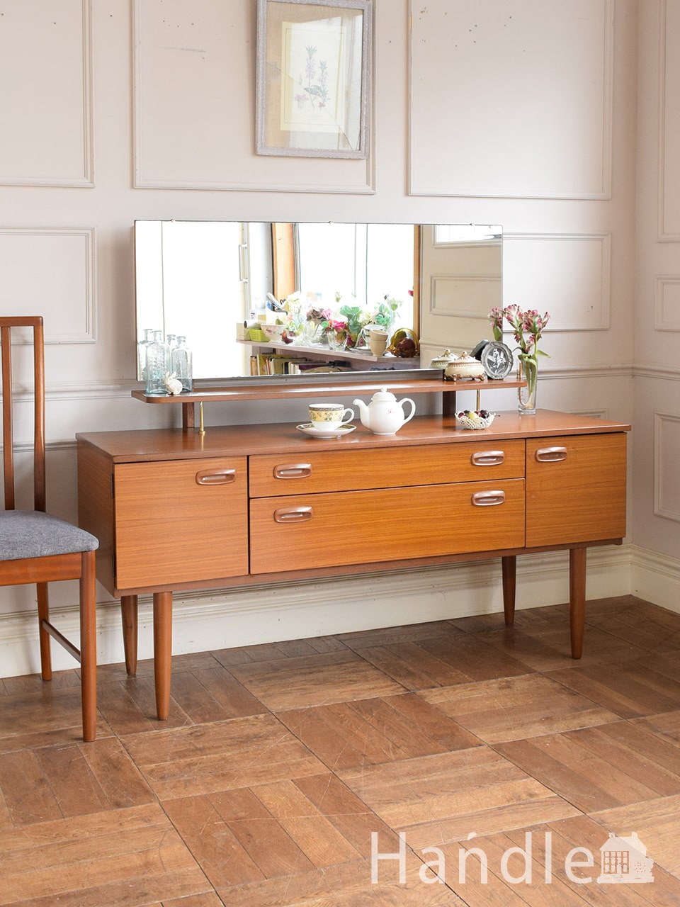 アンティークのフレンチインテリア、ホワイト色のドレッサー（三面鏡