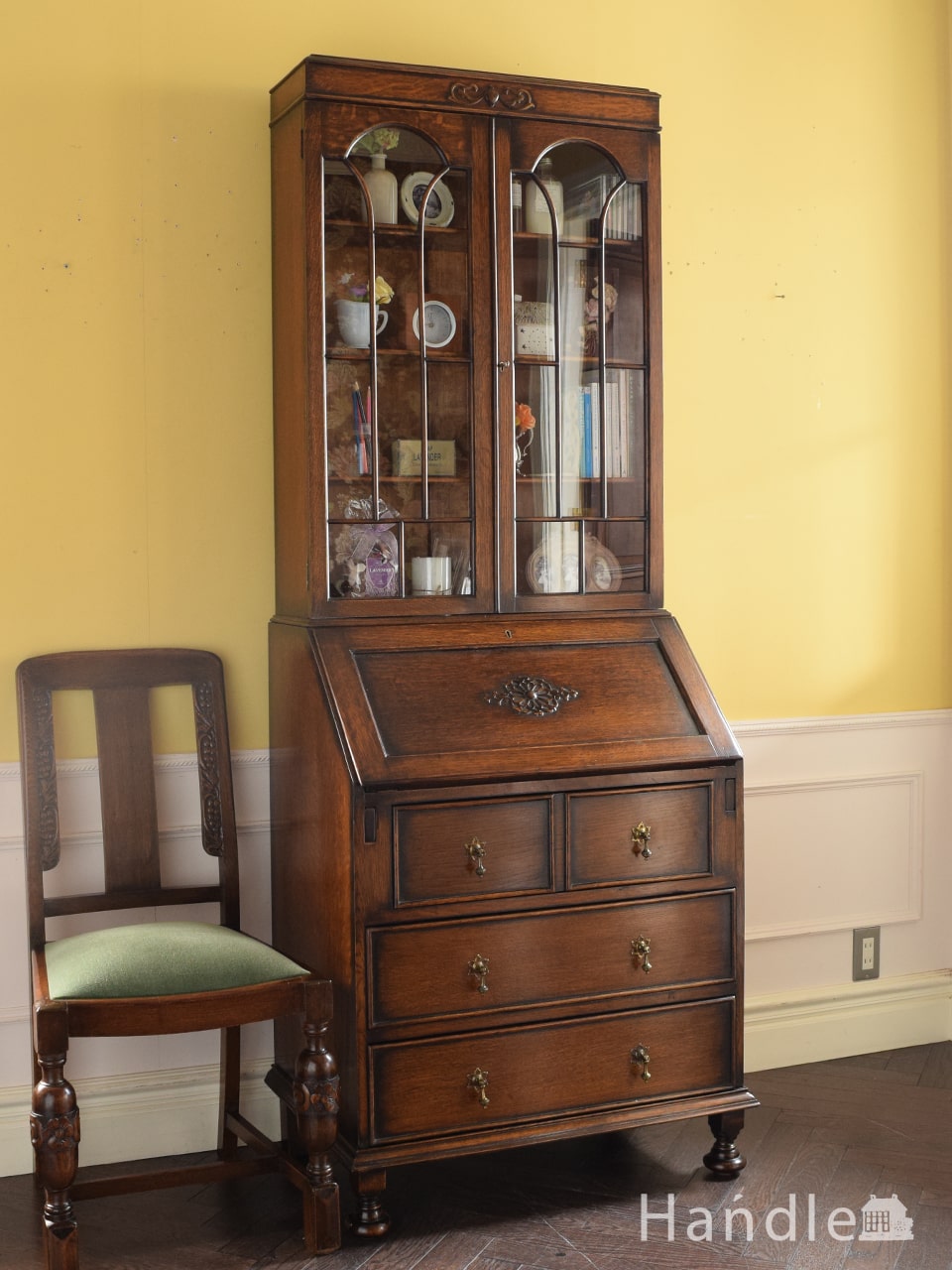 英国アンティークのビューローブックケース、ガラス扉付きの本棚が付い