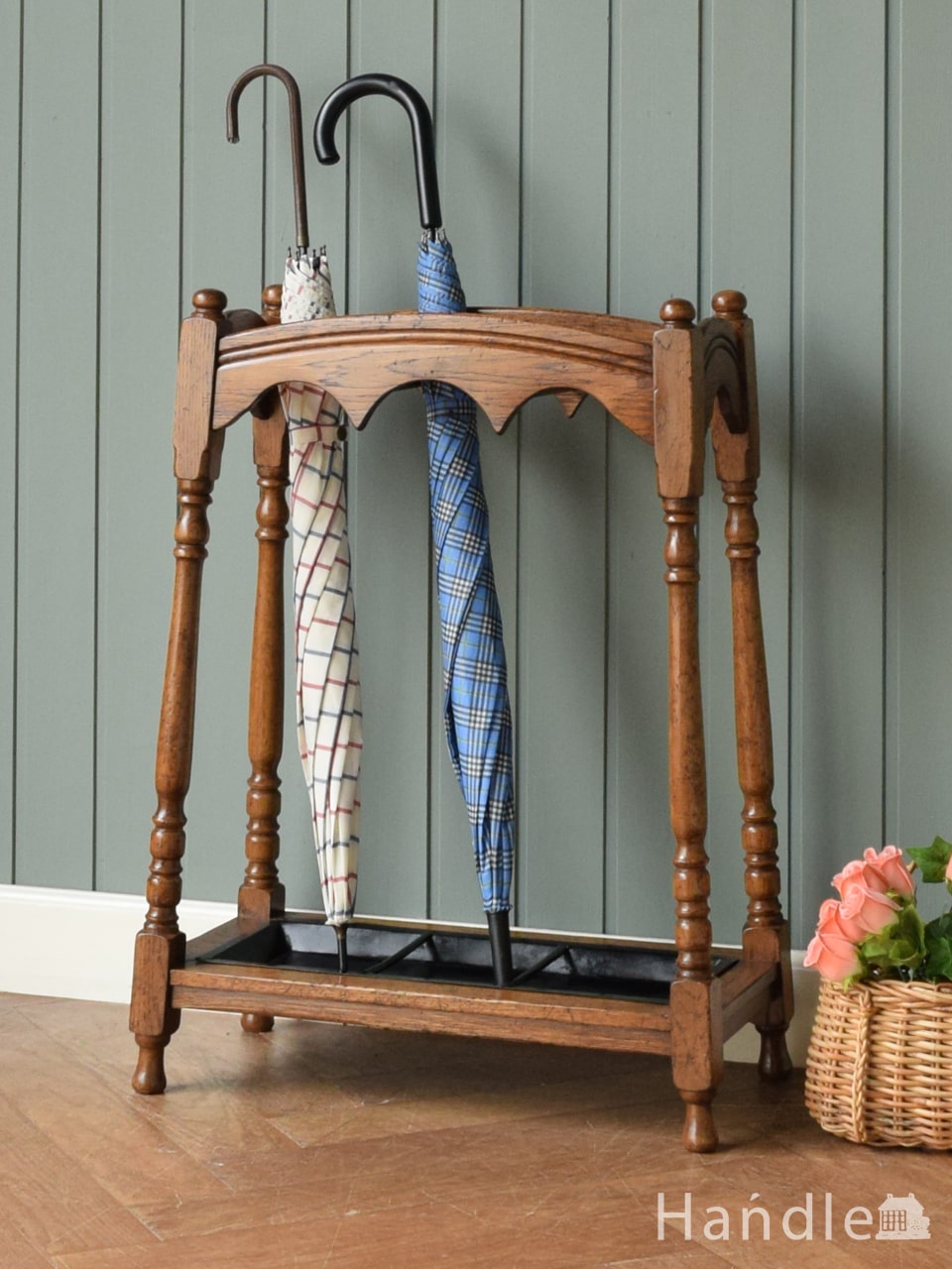 玄関のおしゃれなアンティーク家具、英国のステッキスタンド傘立て(q