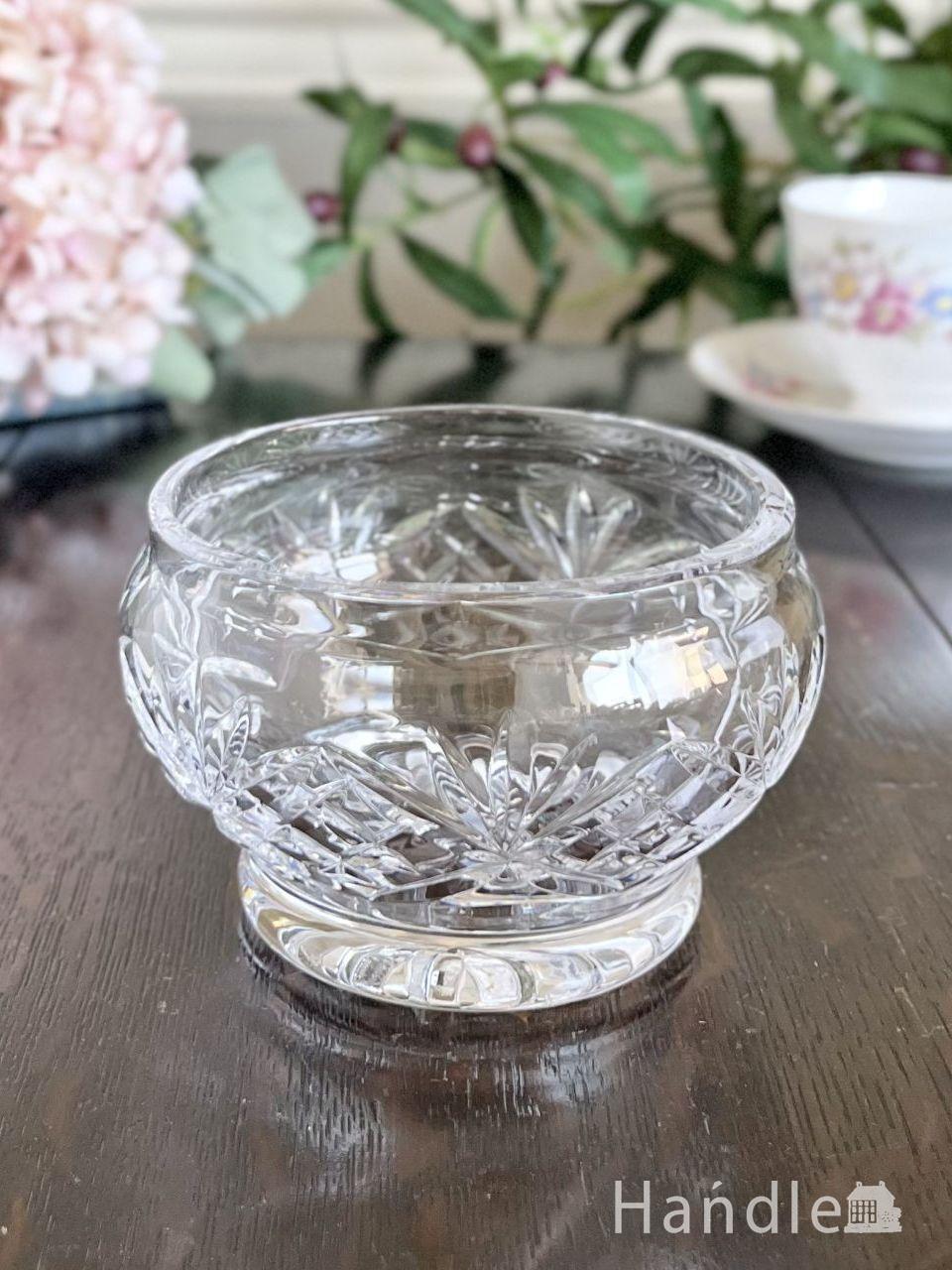 ふっくらした丸い形が可愛いアンティークガラスの器、イギリスから届い