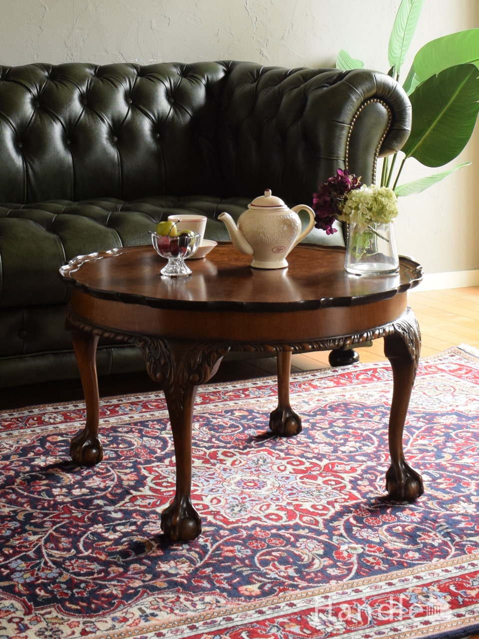 初めてのアンティーク家具にオススメ、グリーンの革張りのワイン