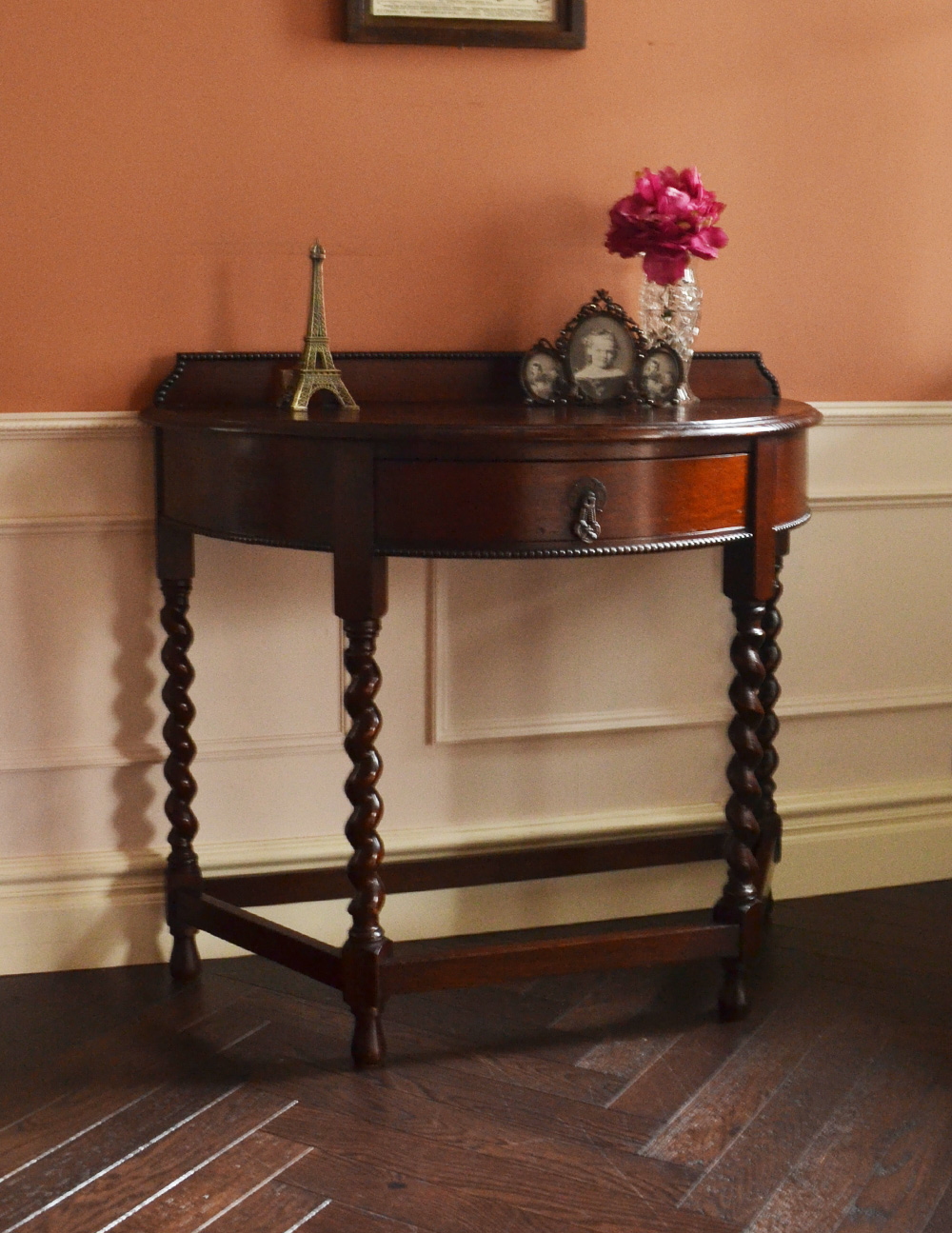 クラシックな英国のアンティーク家具、半月型のコンソールテーブル(j