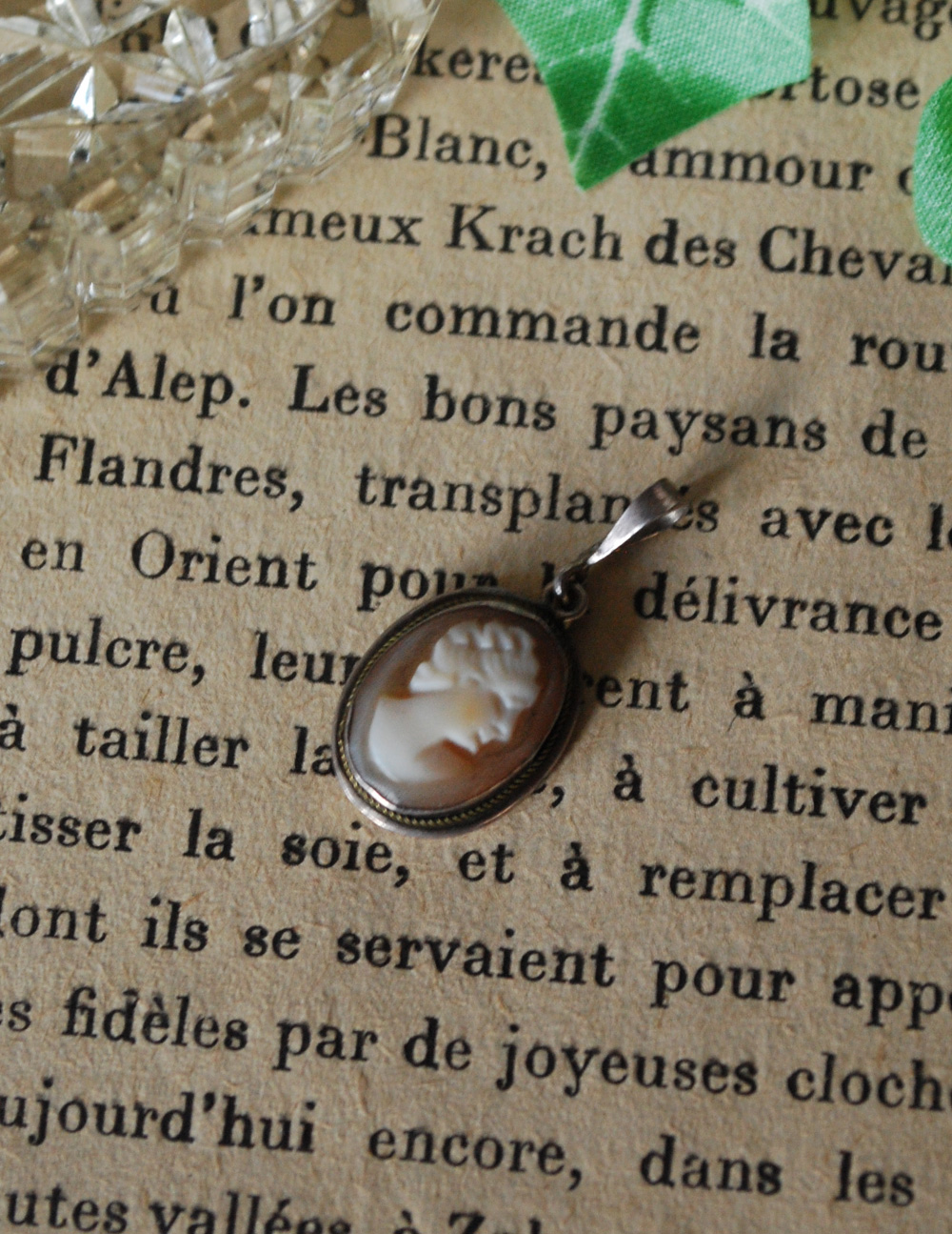 アンティークカメオ ペンダントトップ(m-1161-z)｜アンティーク雑貨