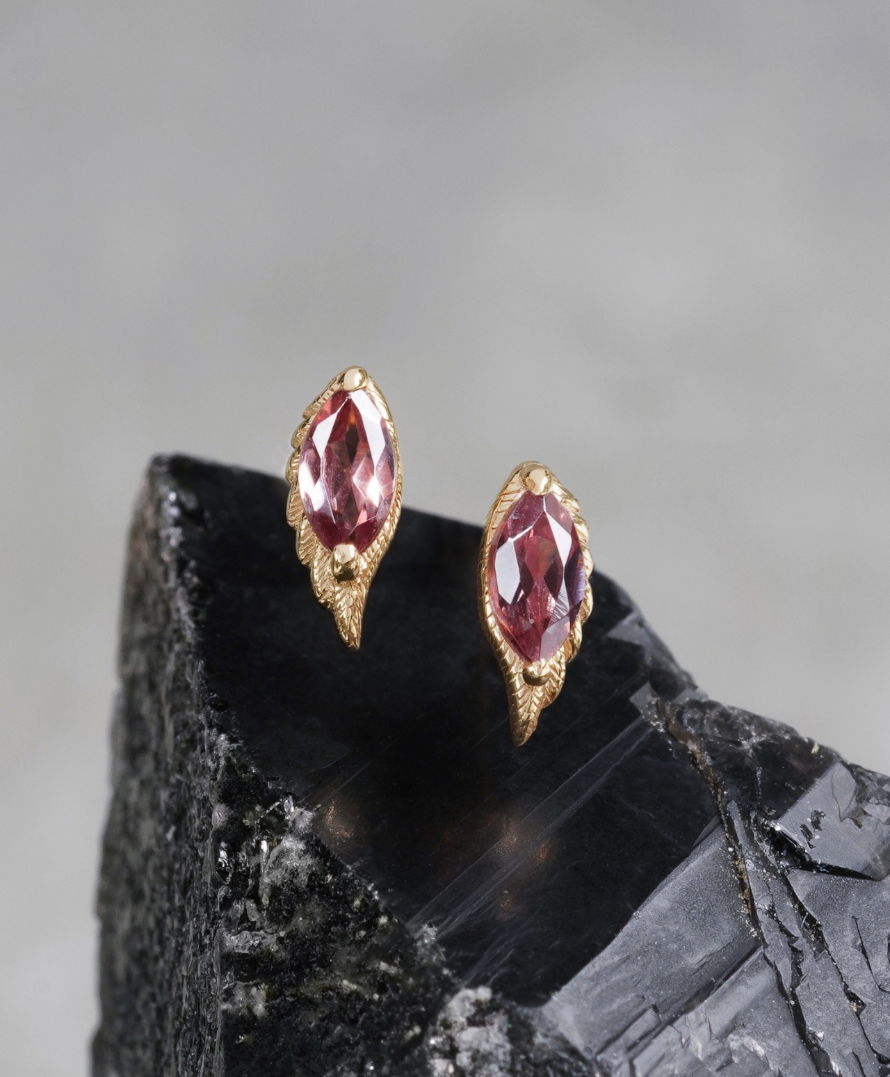 Pink zircon wing pierce /ピンクジルコン | Hariqua-パワーストーン