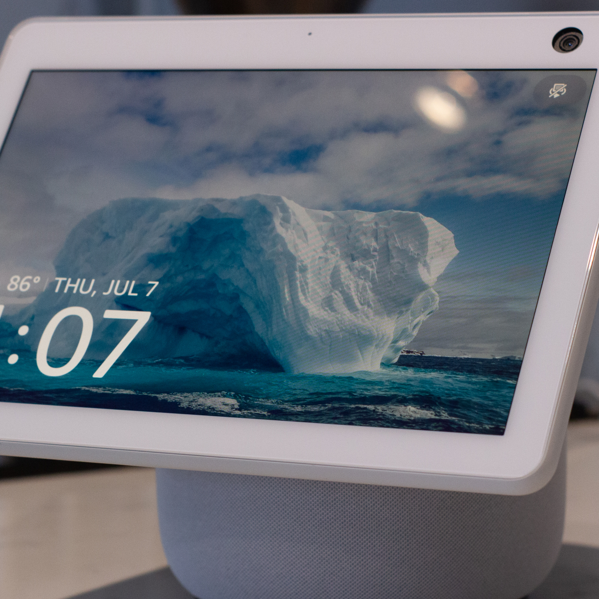 Echo Show 10 review: Our favorite in the Echo Show lineup | Mashable