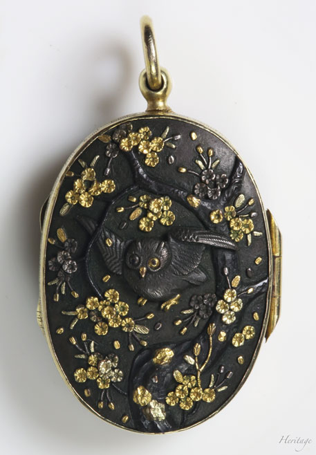 夜桜を舞う梟の赤銅ロケット・ペンダント | アンティークジュエリー