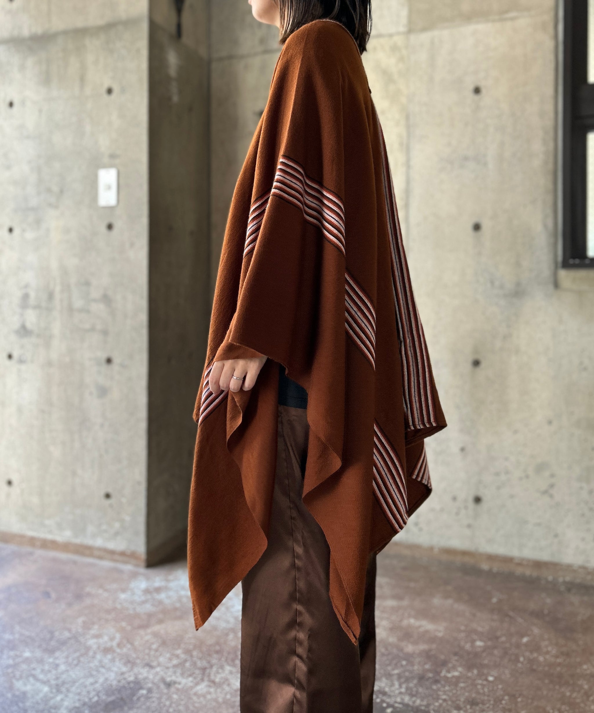 Brown Line Poncho – H アッシュ