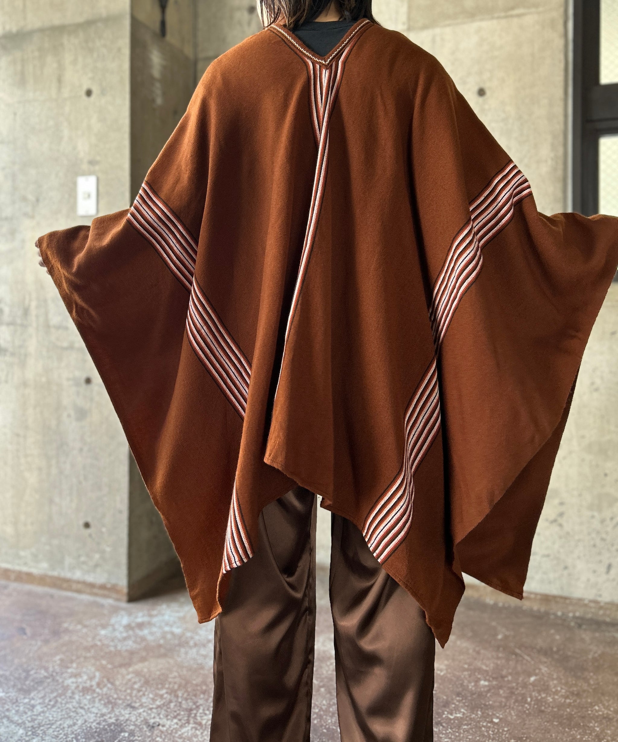 Brown Line Poncho – H アッシュ