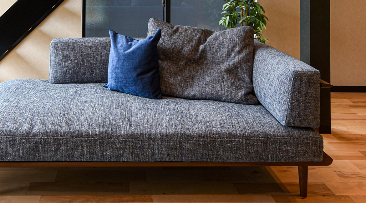 静穏 カウチ（右肘付き）+ソファ（左背付き） | 飛騨産業株式会社