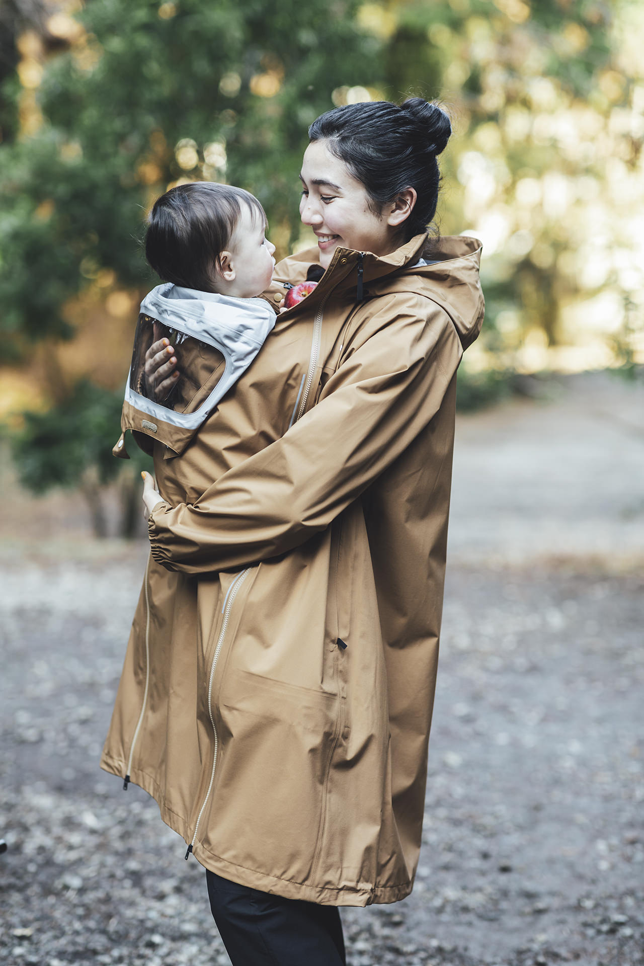 THE NORTH FACE、男女兼用ベビーカバーレインコート発売