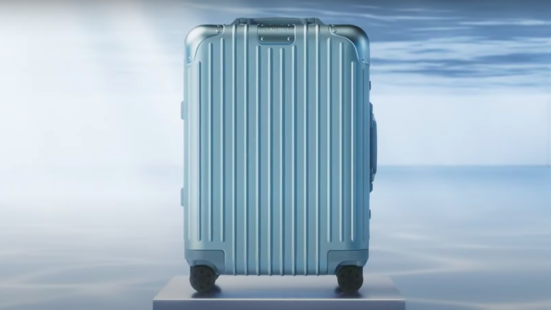 RIMOWA、北極海のブルーに着想した新色カプセルコレクション登場