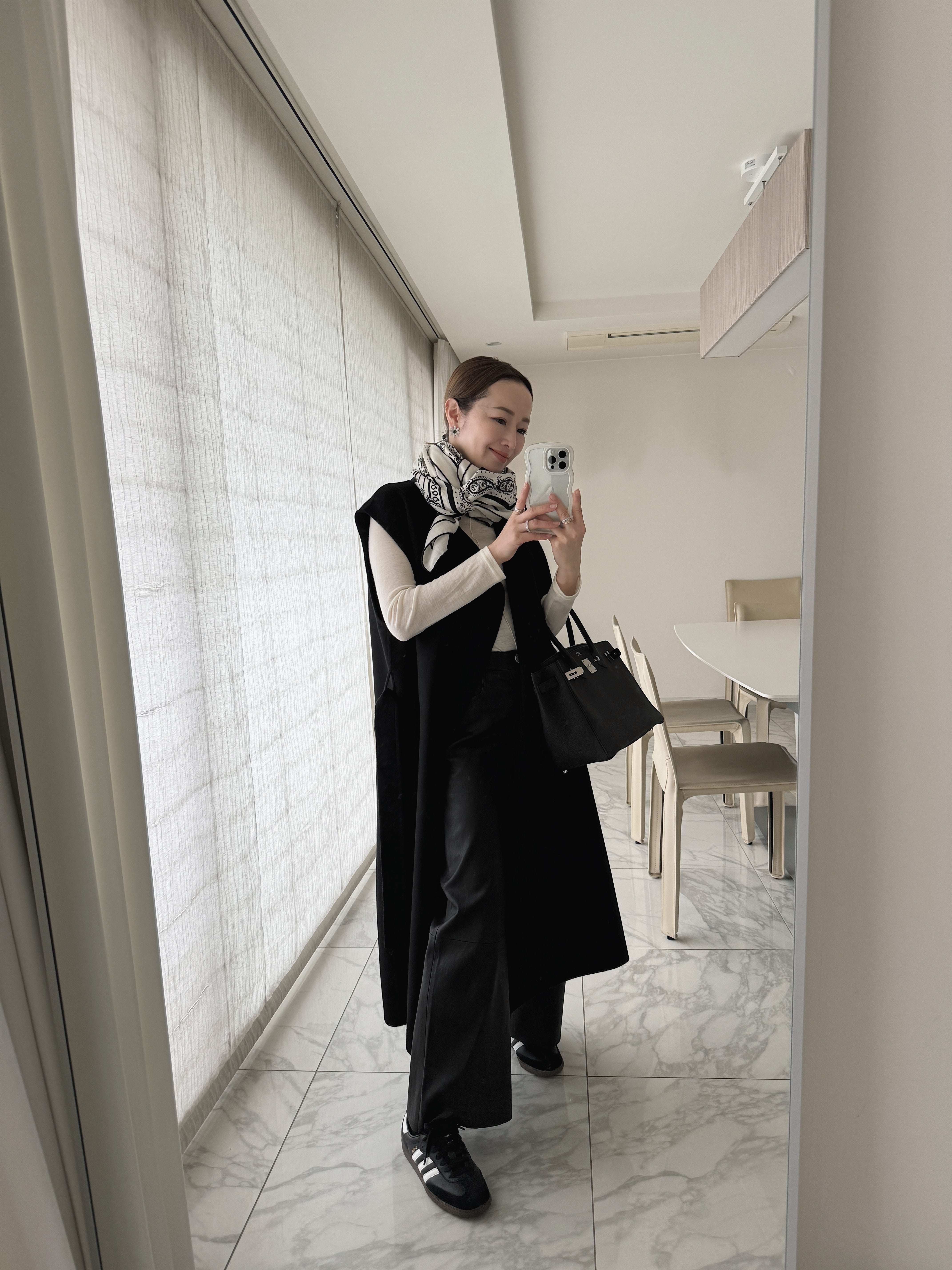 エルメスのストールで叶えるモダン＆ラグジュアリー【翁 安芸さんの