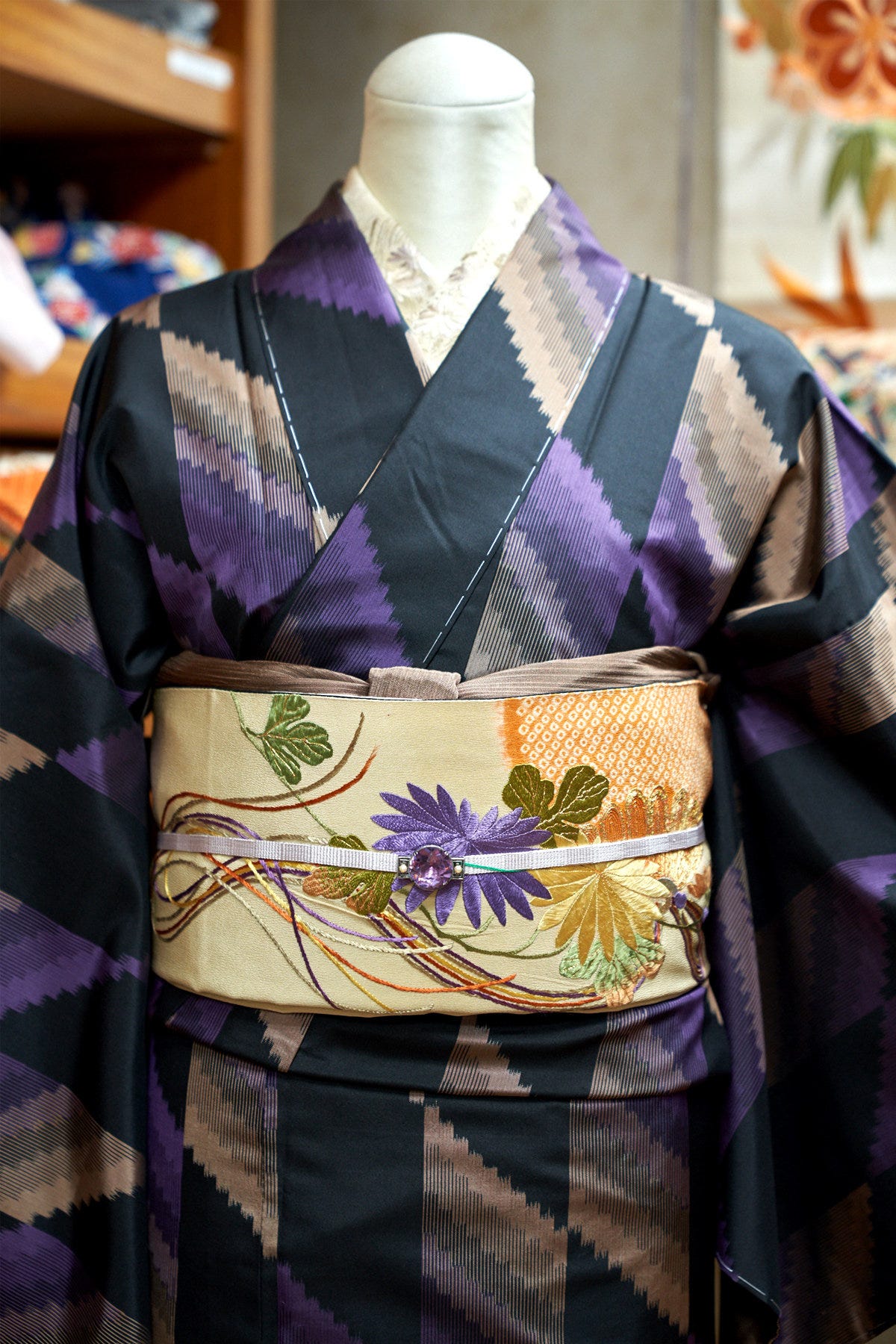 色や刺繍で自由に装う「半衿」の楽しみ【「時代布と時代衣裳 池田