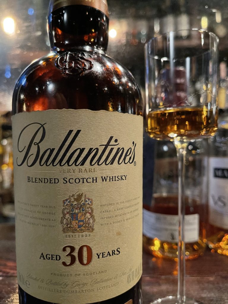 バランタイン30年、ブレンデッドの本質を垣間見る。 - 酒と共感の日々