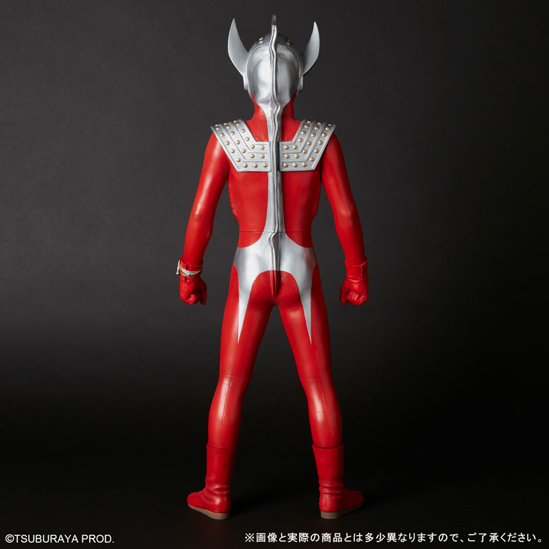 ウルトラマンタロウが全高約52センチの大ボリュームでギガンティック