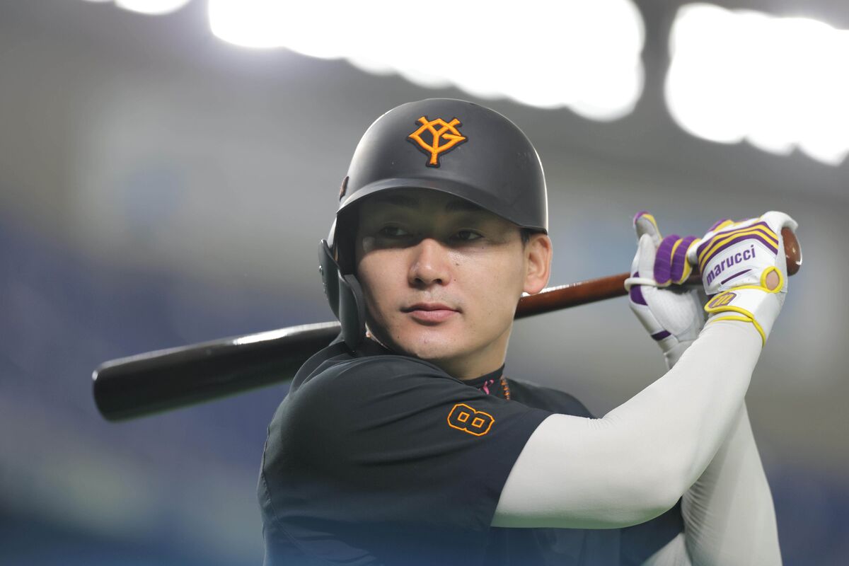 動画】丸佳浩が「FOR3VER」Tシャツでティー打撃 - スポーツ報知