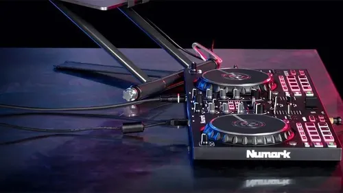 Numark Controlador de DJ USB Mixtrack Pro FX Preto com Serato DJ